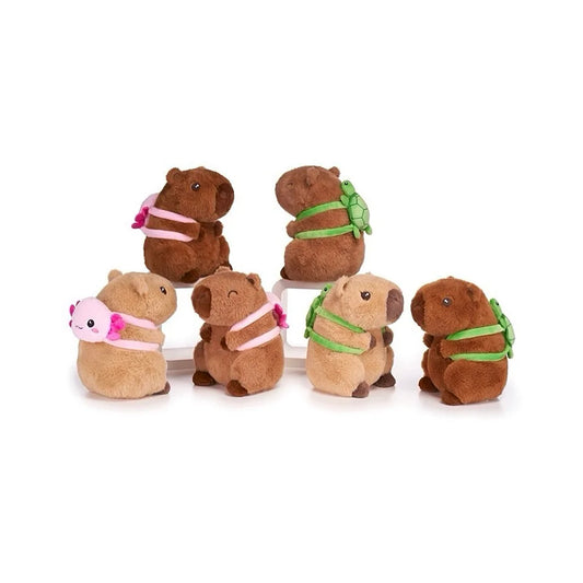 Capibara knuffels met rugzak – 6 kleurrijke, unieke varianten waaronder axolotl en schildpad. Schattige pluche voor jong en oud