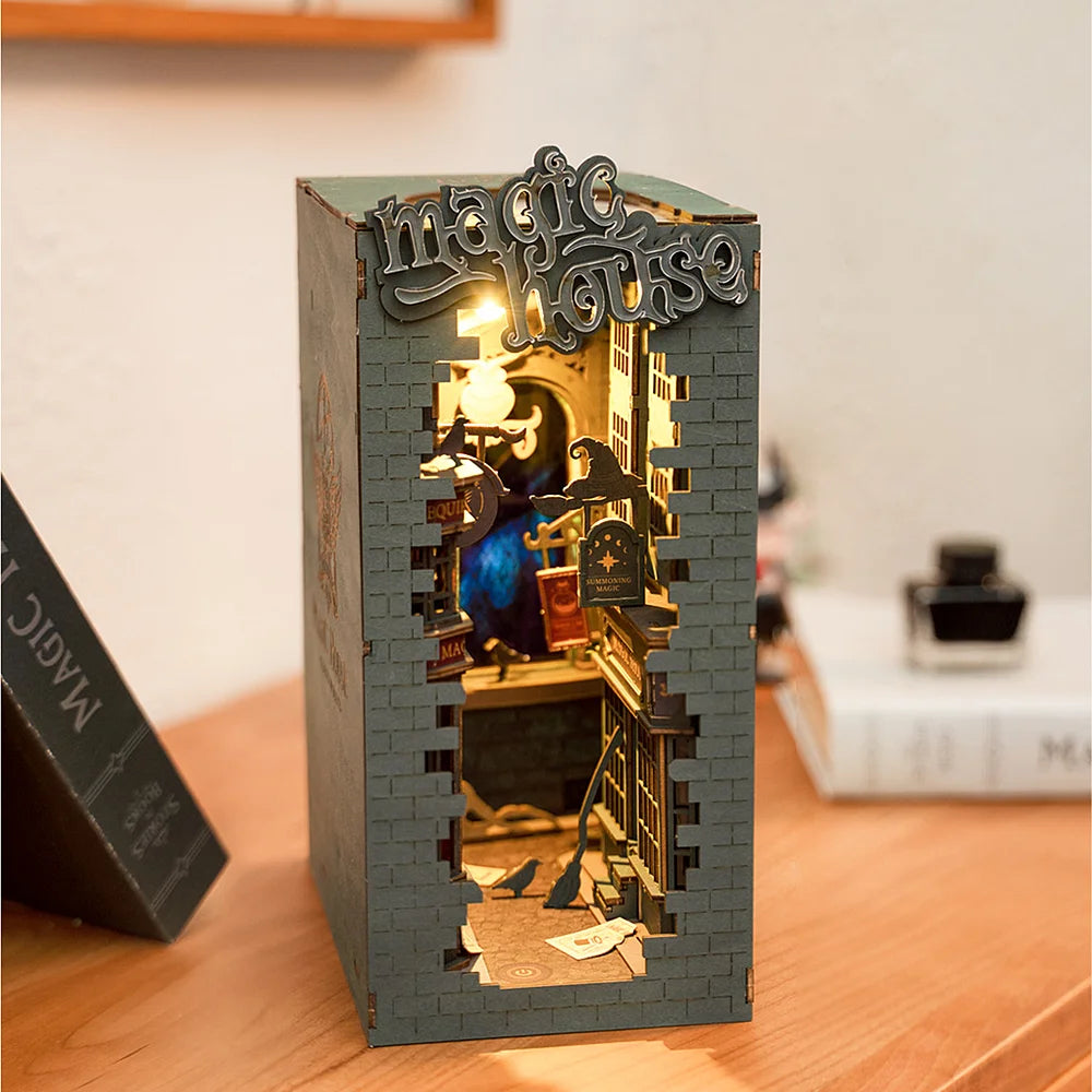 Rolife | Book nook: Magic house 24 cm