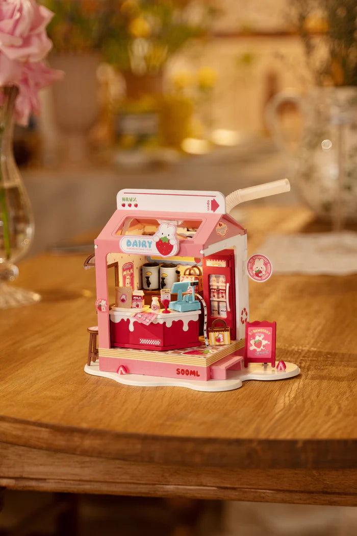 Rolife | Miniatuur winkeltje: Strawberry Milk box  - 15 cm