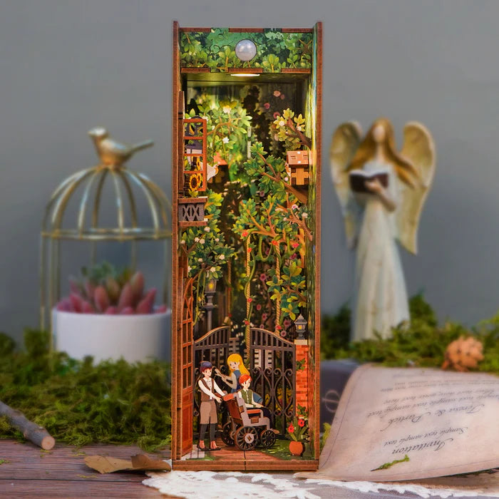 Tone-Cheer | Book nook: The secret garden - 24 cm