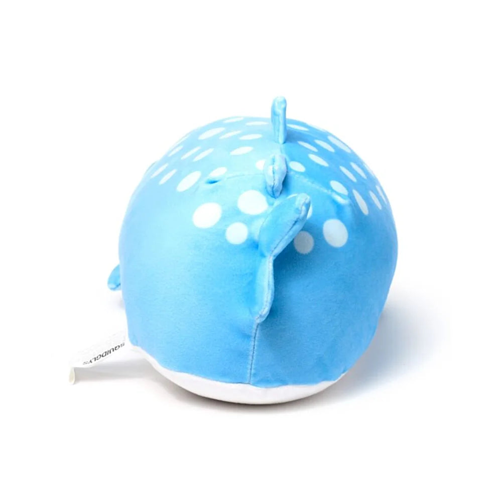 walvis knuffel tussen andere kawaii knuffels 🧸🐋