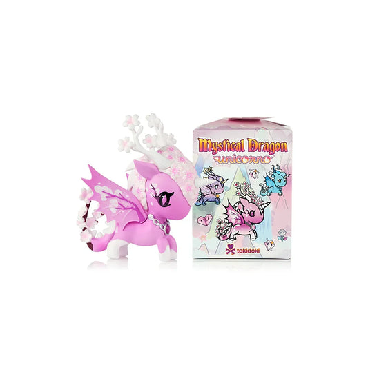 detail van tokidoki mythical dragon unicorno figuurtje met fantasy en draken elementen

